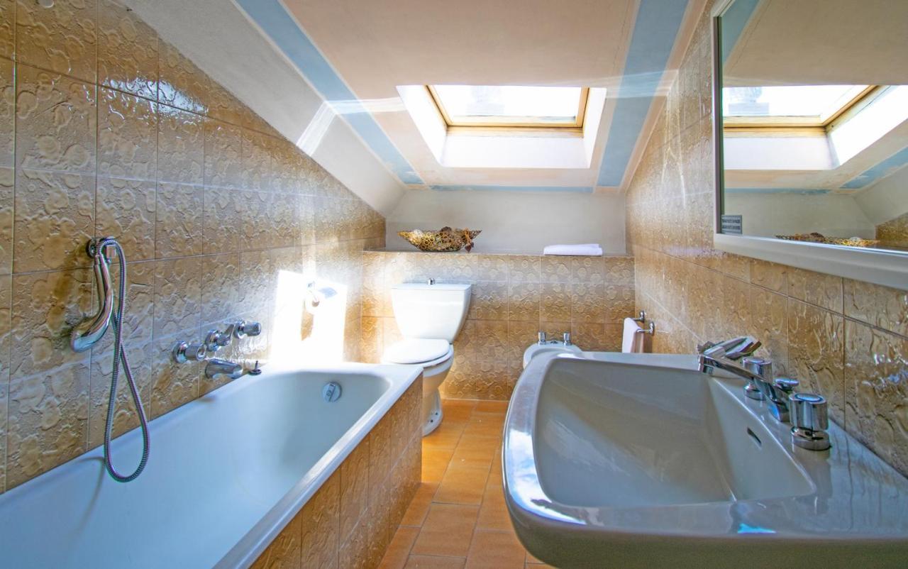 Hotel Luciana Marina di Massa Bagian luar foto