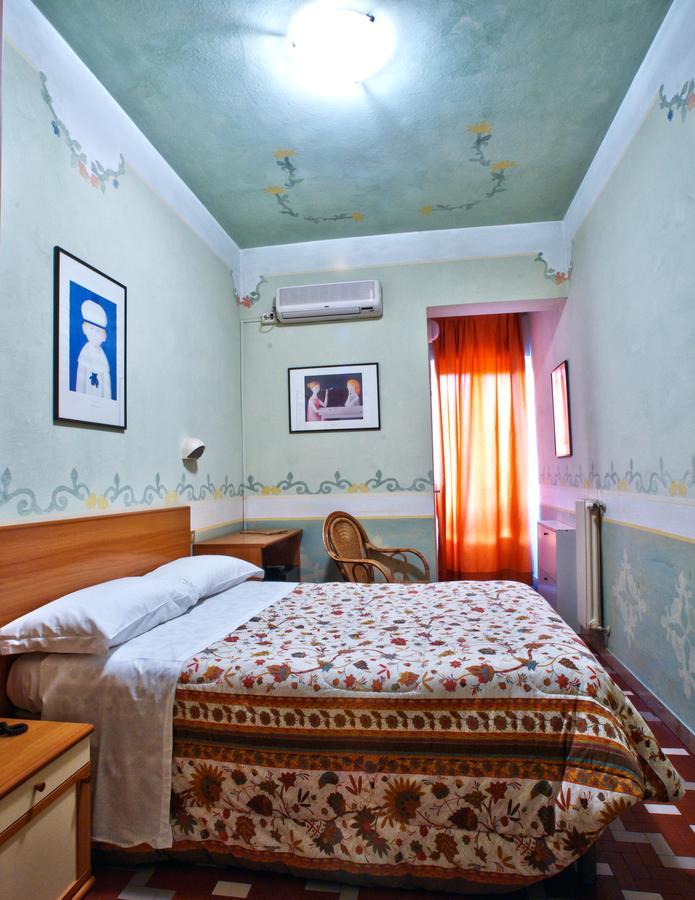 Hotel Luciana Marina di Massa Bagian luar foto